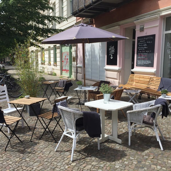 Foto diambil di Café Neue Liebe oleh Doris W. pada 5/16/2016
