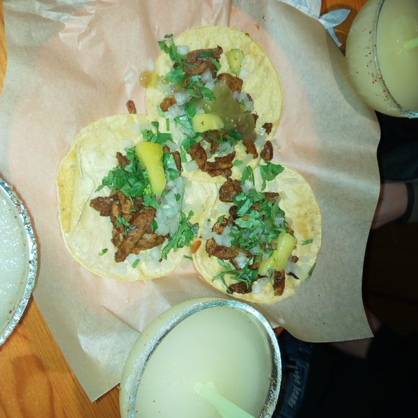 รูปภาพถ่ายที่ Tacos Chapultepec โดย Señor X. เมื่อ 12/29/2017