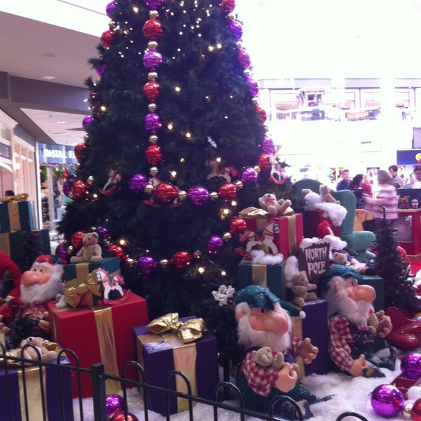 12/22/2012にDionne C.がGreenbrier Mallで撮った写真