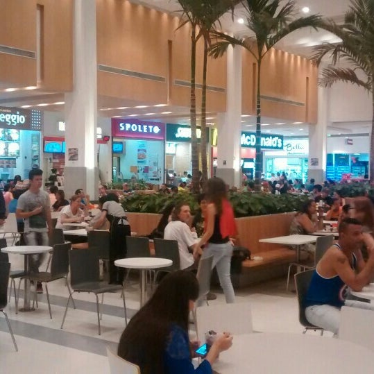 Photo taken at Pátio Cianê Shopping by Alexsandro P. on 3/4/2016