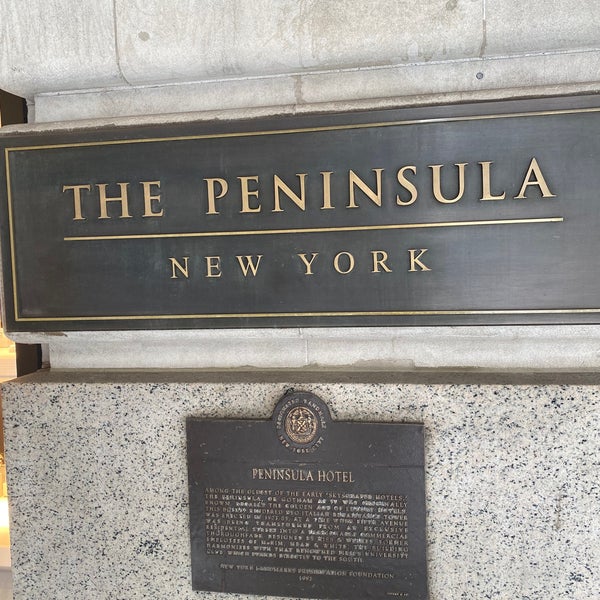 Foto tirada no(a) The Peninsula New York por Woohyun K. em 4/13/2022