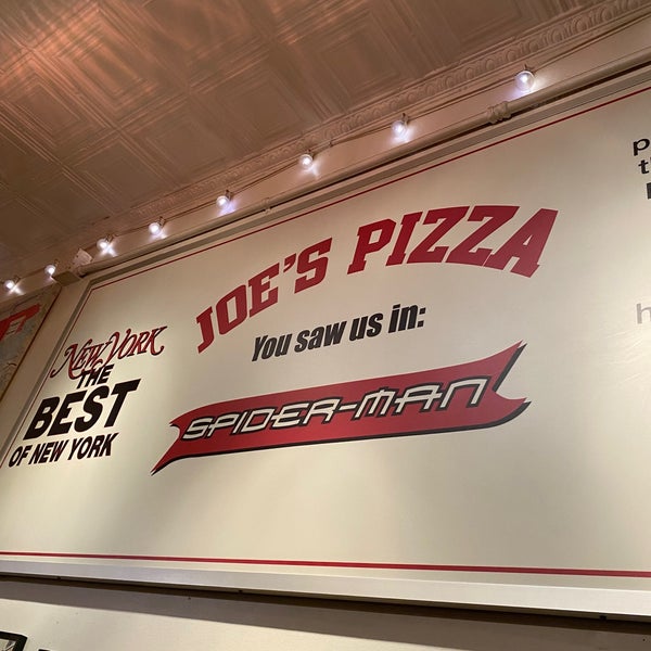 Photo taken at Joe&#39;s Pizza by Woohyun K. on 12/5/2021