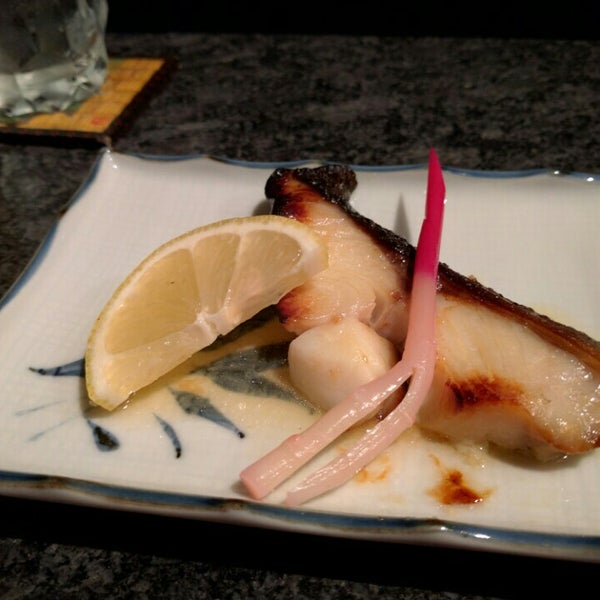 Photo taken at SushiMakio by Rob R. on 12/19/2015