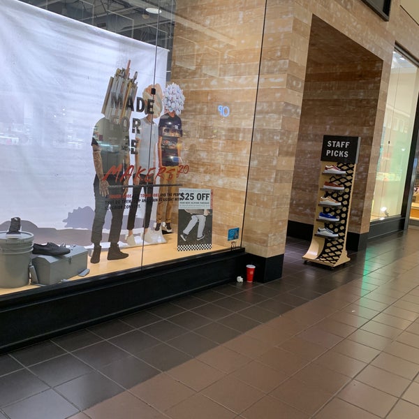 vans store valley river center