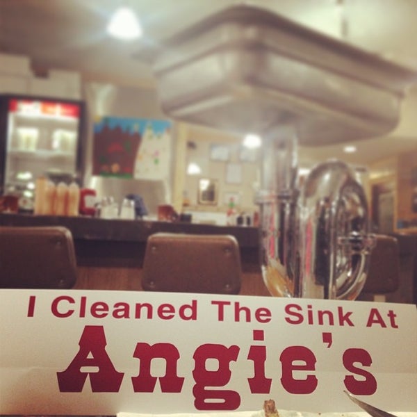 Das Foto wurde bei Angie&#39;s Restaurant von Sunny P. am 2/2/2014 aufgenommen