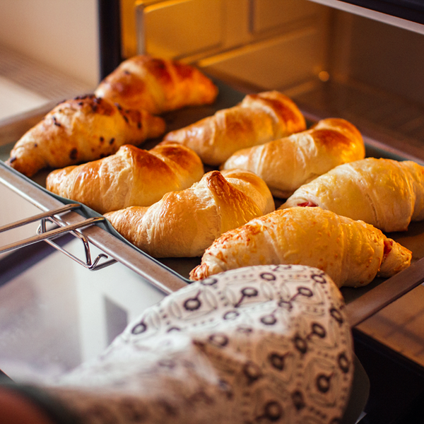 a few more minutes and croissants are ready to serve! :)