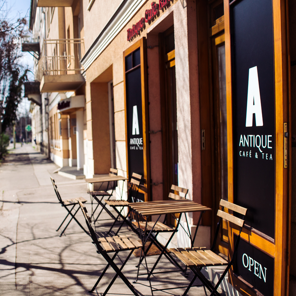 Antique Cafe & Tea Szeged Antiq Bútorai