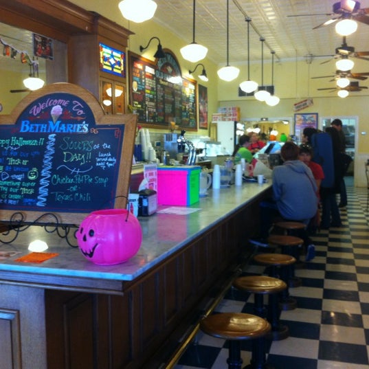 Photo taken at Beth Marie&#39;s Old Fashioned Ice Cream &amp; Soda Fountain by Lena L. on 10/28/2012