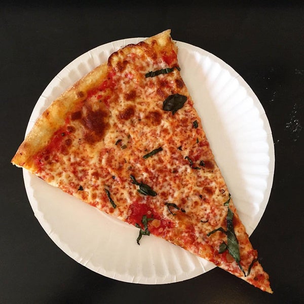 Foto scattata a Prime Pizza da Midtown Lunch LA il 2/19/2016