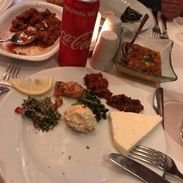 รูปภาพถ่ายที่ Zarifi Restaurant โดย HülyA เมื่อ 4/6/2019