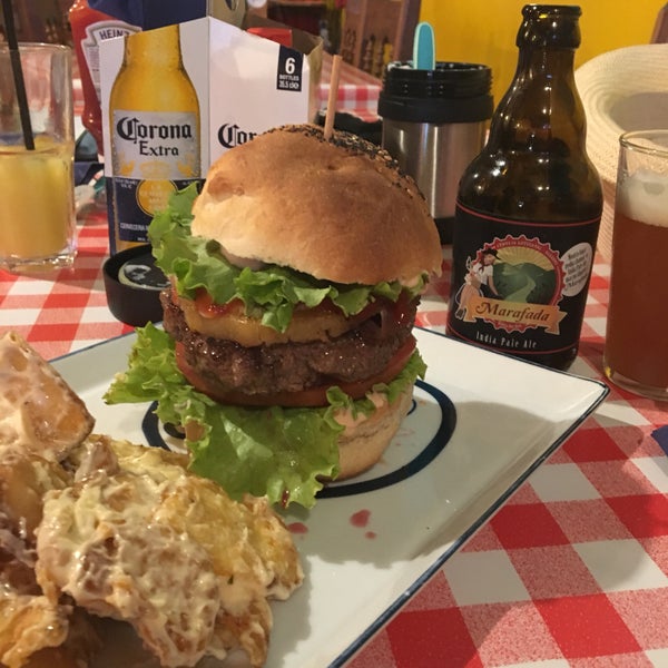 Na nah Bah is rightly called one of the best burger joints at the Algarve, just try their award-winning Toucan burger with pineapple. Super friendly staff and great music as well!