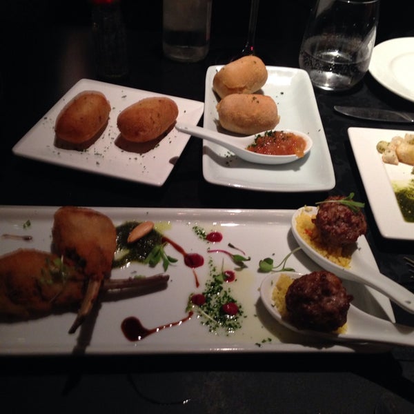 10/30/2013 tarihinde Ricardo E.ziyaretçi tarafından Restaurante Almodovar'de çekilen fotoğraf