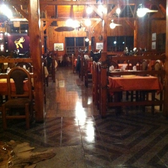 Снимок сделан в El Rodeo Steak House пользователем Montse H. 11/4/2012