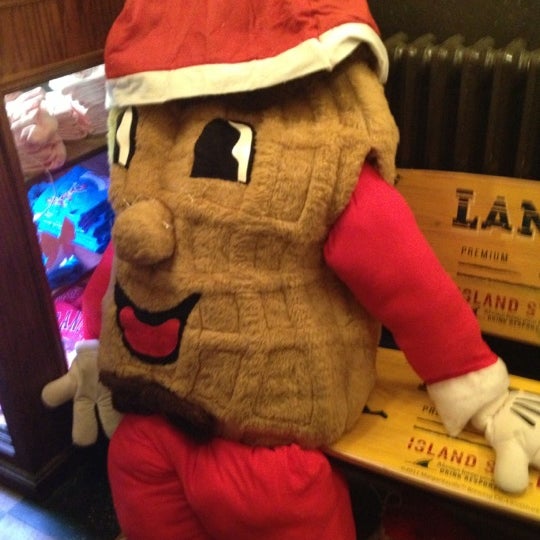 Foto tirada no(a) Jimmie Kramer&#39;s Peanut Bar por Greater Reading em 12/15/2012