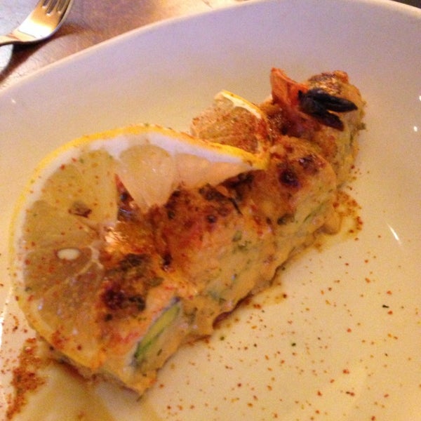 Foto scattata a Blue Sushi Sake Grill da Shannon B. il 9/12/2013