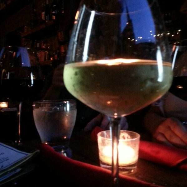 8/16/2013에 Laura L.님이 Cello Wine Bar에서 찍은 사진