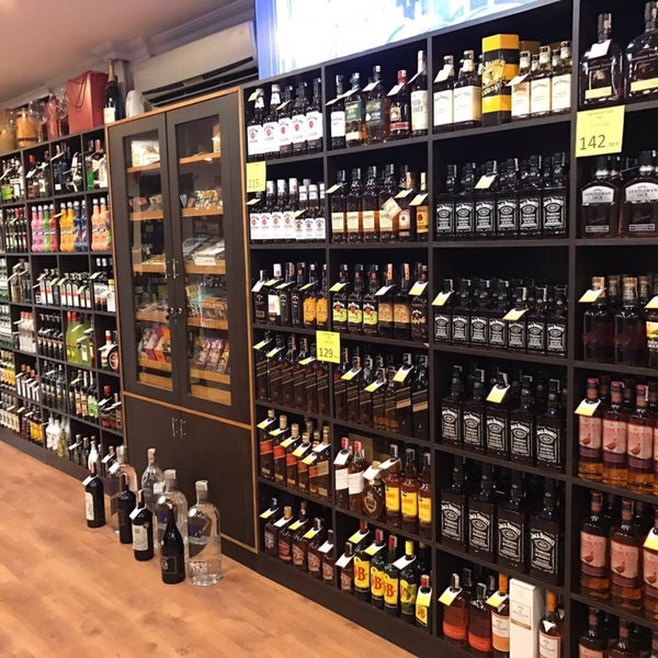 Foto tirada no(a) Bordo Şarap ve İçki Mağazası por BarCode D. em 12/23/2016