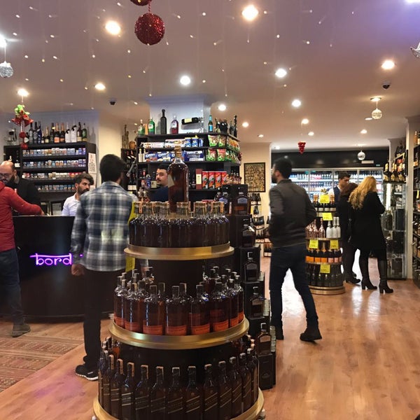 Foto tirada no(a) Bordo Şarap ve İçki Mağazası por BarCode D. em 12/31/2016