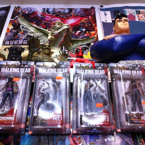 Photo taken at Comics VS Toys by Darling on 4/16/2013