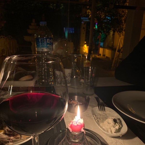 Das Foto wurde bei Secret Garden Cafe &amp; Restaurant von Şerif Y. am 11/29/2019 aufgenommen