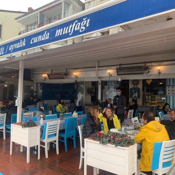 Das Foto wurde bei Sahil Restaurant von Şerif Y. am 3/6/2021 aufgenommen