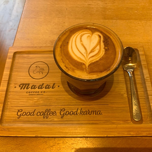 Foto diambil di Madal Cafe - Espresso &amp; Brew Bar oleh Seva pada 2/10/2023