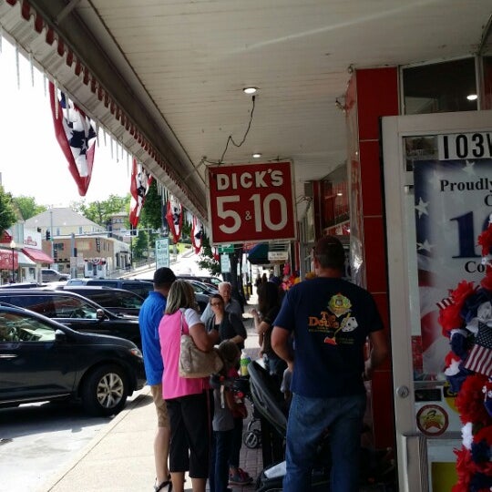 Photo taken at Dick&#39;s 5 &amp; 10 by Mike L. on 5/18/2014