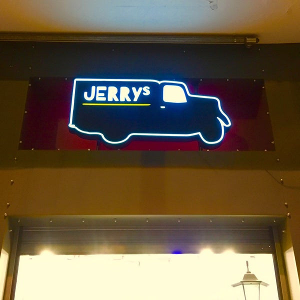 Foto tirada no(a) Jerry&#39;s Foodtruck por SAKIS P. em 1/17/2018