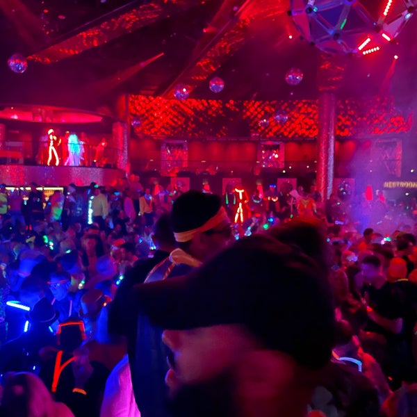 Foto diambil di Drai&#39;s Nightclub oleh Onoric pada 1/13/2023