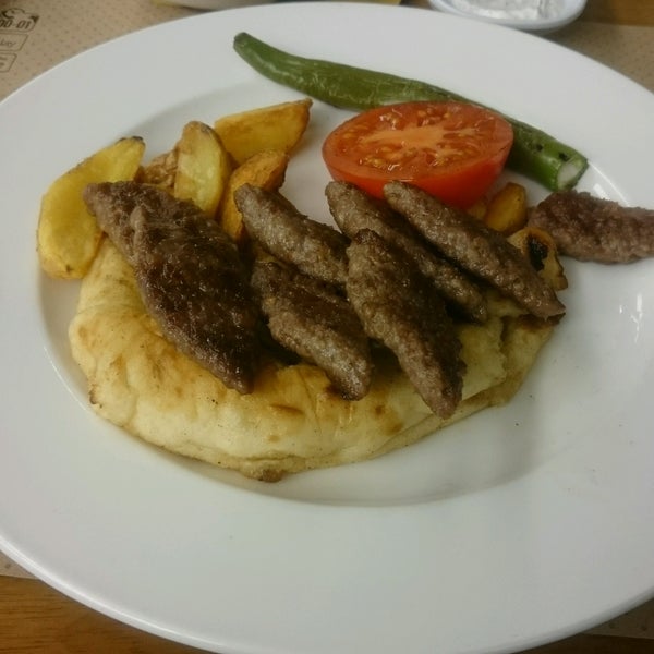 Снимок сделан в Palaz Et Restaurant пользователем Özlem A. 2/18/2017