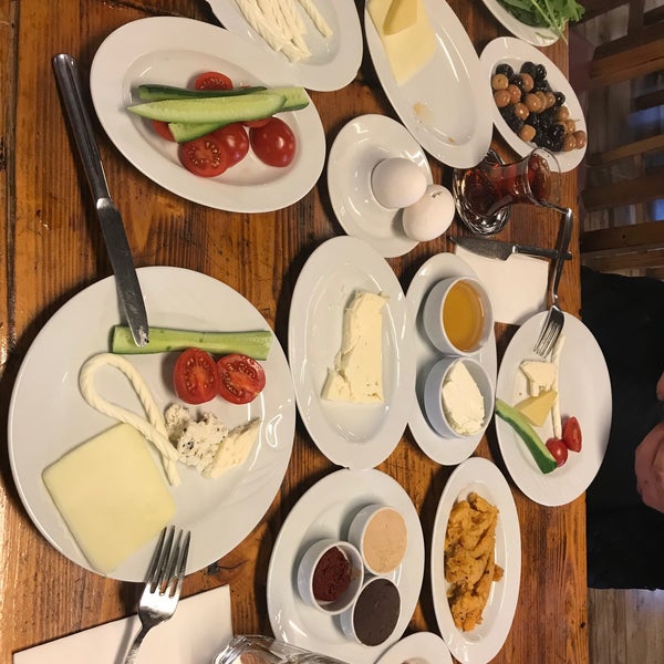 Foto diambil di Madalyalı Restaurant oleh Şeref M. pada 12/15/2019