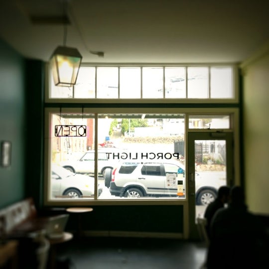 10/21/2012 tarihinde Scott N.ziyaretçi tarafından Porchlight Coffee &amp; Records'de çekilen fotoğraf