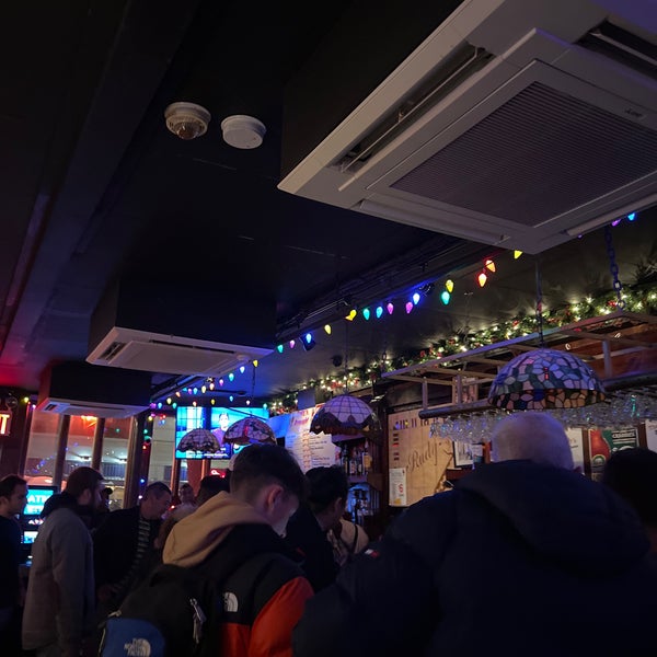 Foto tomada en Rudy&#39;s Bar &amp; Grill  por Bobby S. el 12/11/2021