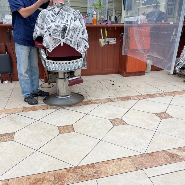 Allan's III Barber Shop Hair Salon in Astoria