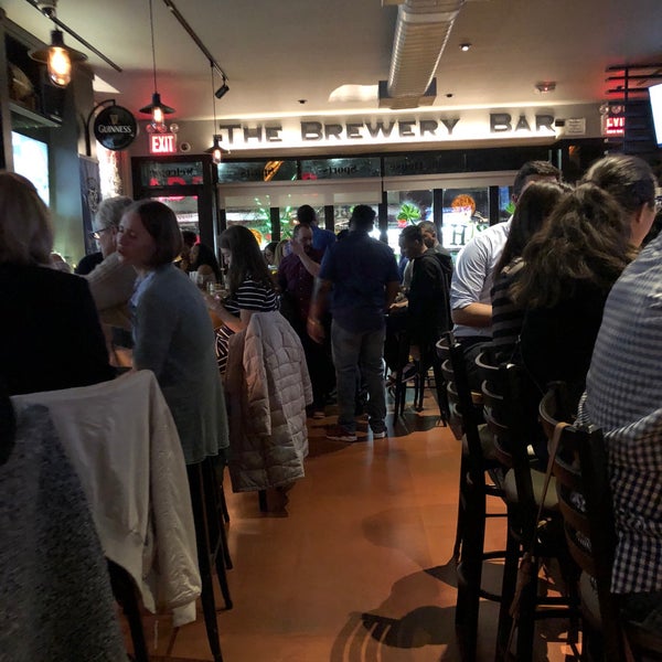 รูปภาพถ่ายที่ The Brewery Bar &amp; Kitchen โดย Bobby S. เมื่อ 3/25/2018