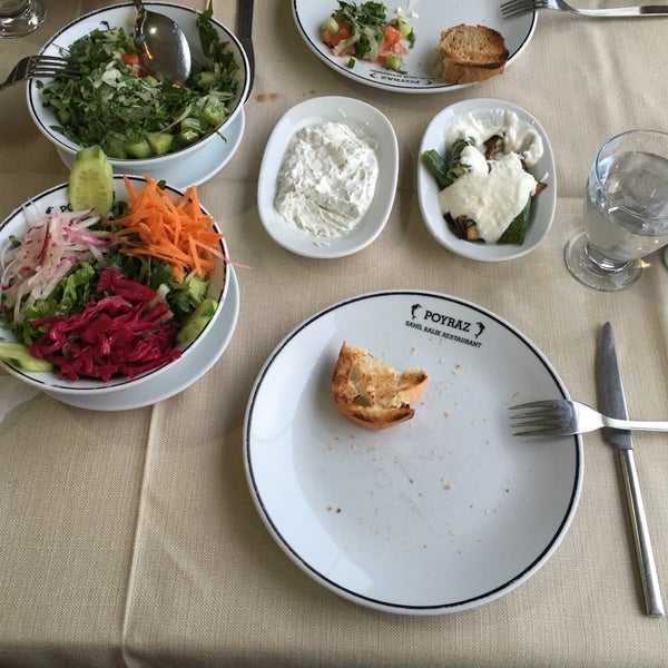 Foto tirada no(a) Poyrazköy Sahil Balık Restaurant por Sefa M. em 1/13/2016