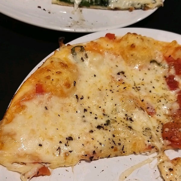 Photo taken at The Upper Crust Pizzeria by Fera on 2/2/2020