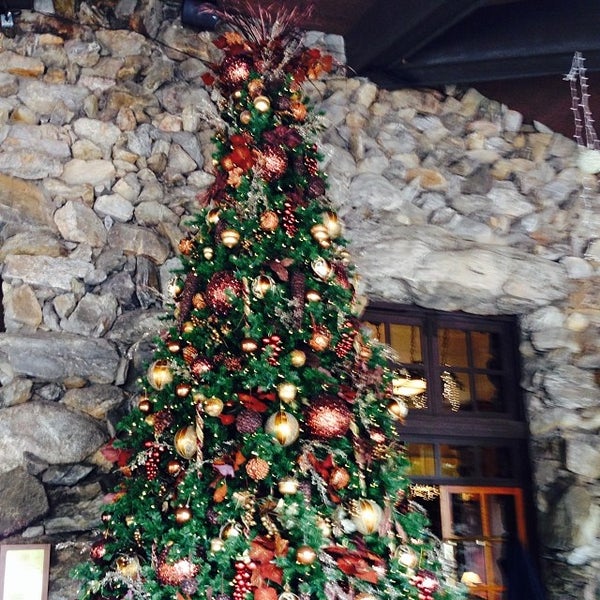 Photo taken at Great Hall Bar at The Grove Park Inn Resort &amp; Spa by Elizabeth Q. on 11/16/2013