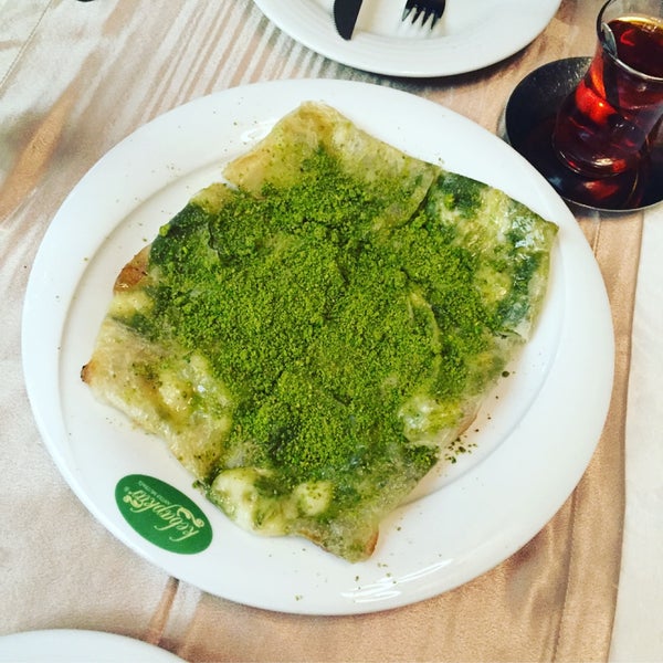 Foto tirada no(a) Kebapkâr Antep Mutfağı por ÖzcaNNN em 4/11/2016
