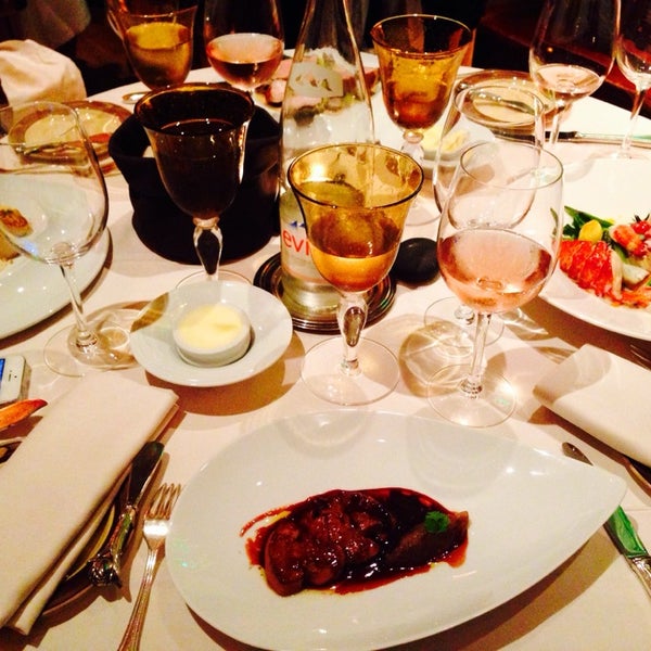 Foto diambil di Le Mesclun Restaurant oleh victoria g. pada 4/6/2014