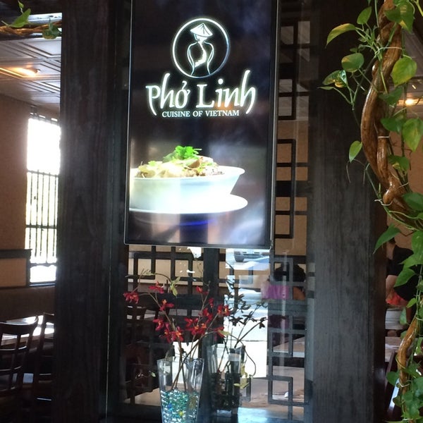 Photo taken at Pho Linh by Billy J. on 7/26/2014