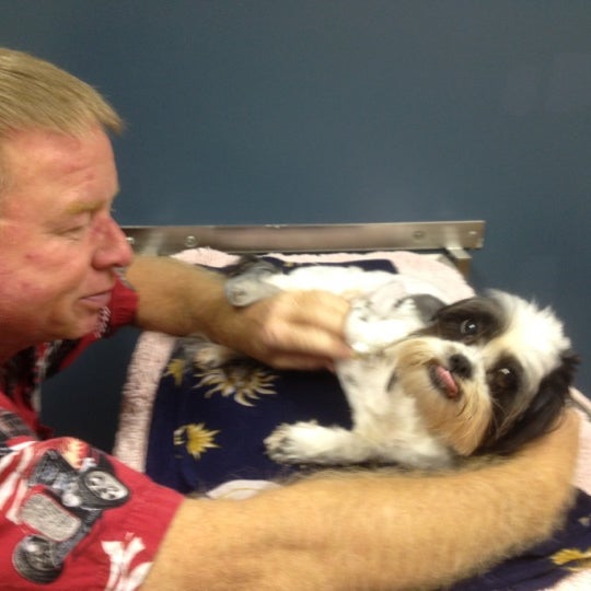 Foto diambil di Gulf Coast Veterinary Specialists oleh Sherry G. pada 9/30/2012