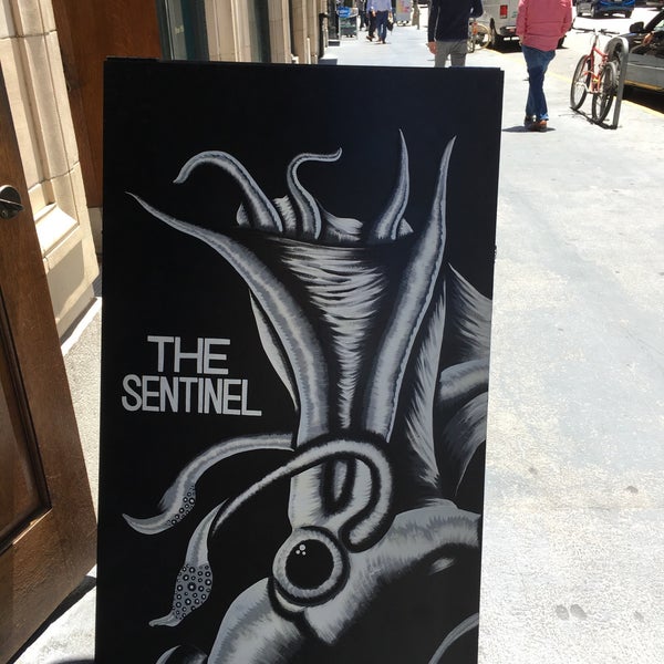 Foto tirada no(a) The Sentinel por Alex K. em 7/11/2016