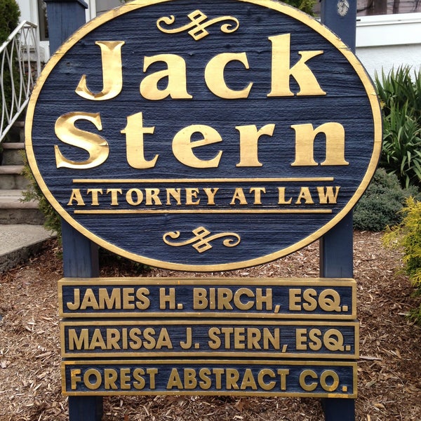 Снимок сделан в Jack Stern Attorney at Law пользователем Garrett F. 4/11/2013