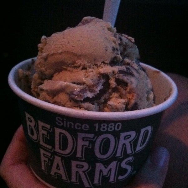 Das Foto wurde bei Bedford Farms Ice Cream von Nicole am 8/24/2013 aufgenommen