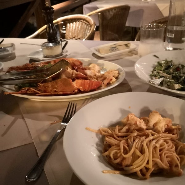 Foto diambil di Labros Restaurant oleh Antonis pada 8/28/2018