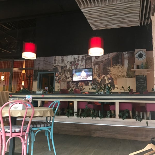 Foto diambil di Pesto Cafe oleh Ольга O. pada 5/16/2018