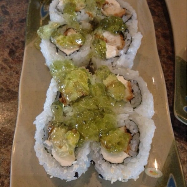 4/18/2014 tarihinde Justin J.ziyaretçi tarafından Simply Sushi'de çekilen fotoğraf