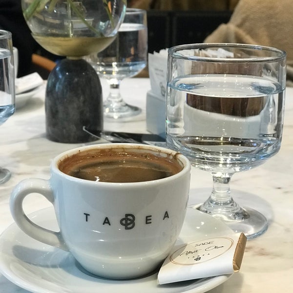 Foto tomada en TABEA Baklava &amp; Çikolata &amp; Kahve  por Seda G. el 11/19/2021