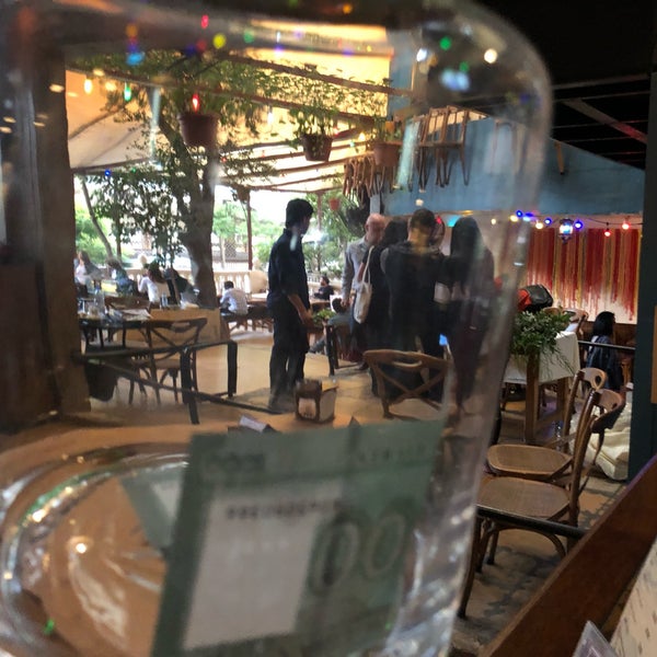 Foto diambil di Cafe Em Nazih oleh Nicolas pada 5/10/2019